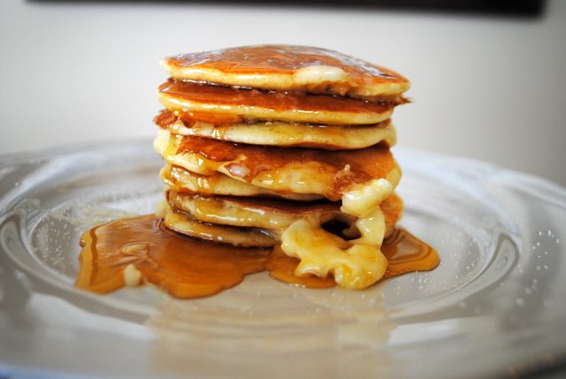 Swedish-pancakes-golden-syrup Swedish-pancakes-golden-syrup