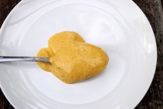 Avocado-caesar-dressing-spoon