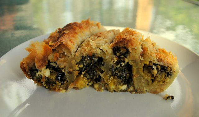 Spanakopita-spiral-side-slice.jpt Spanakopita-spiral-side-slice.jpt