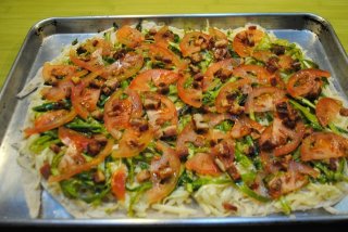 Shaved-asparagus-pizza-uncooked