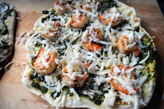 Shrimp-pizza-uncooked