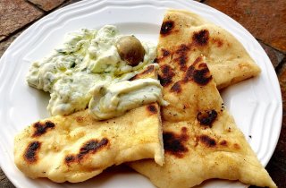 Naan4 tzatziki