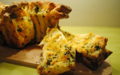 CHEESE & HERB PULL-APART GARLIC BREAD