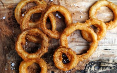 BEER-BATTERED ONION RINGS with Dunkeroo