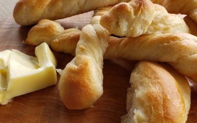 EASY PEASY SOFT BREADSTICKS