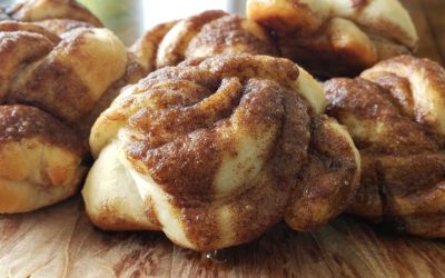 EASY PEASY CINNAMON CRUNCH KNOTS