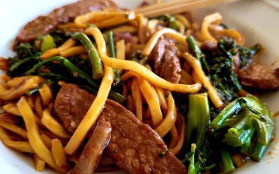 SPICY RIBEYE AND BROCCOLINI SHANGHAI NOODLES